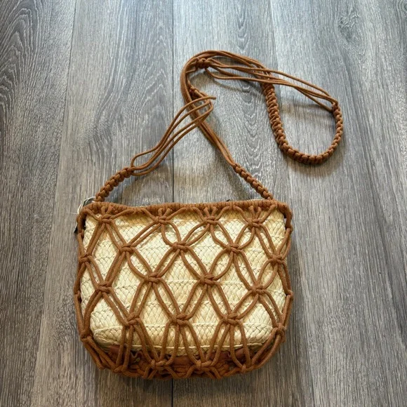 Universal Threads Cream and Brown Woven Crossbody Bag - Picture 2 of 8